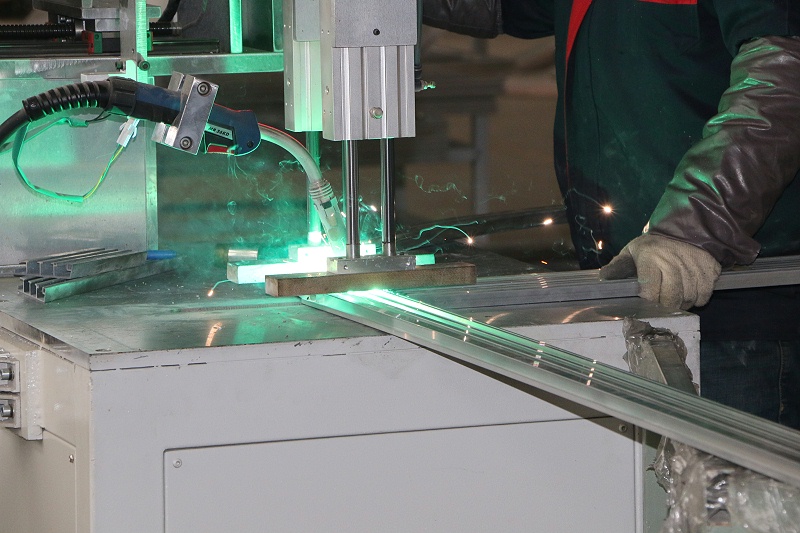 鋁包木門窗生產現場