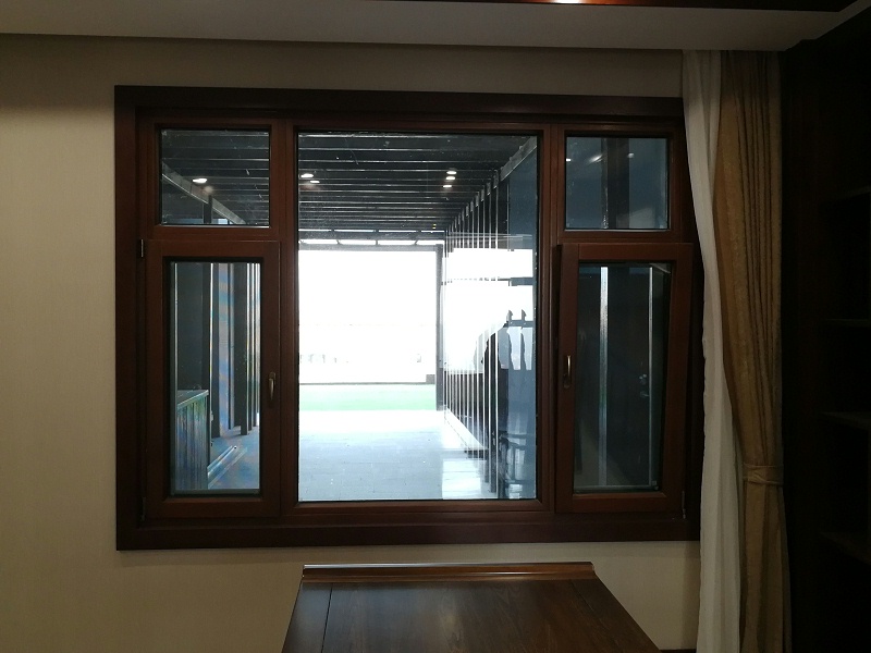 定制節能鋁包木門窗展示