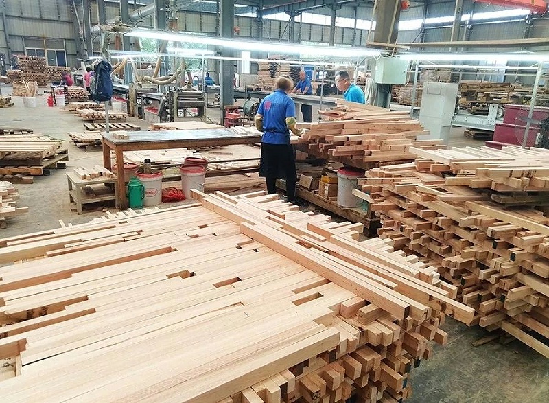 實木原材料加工現場