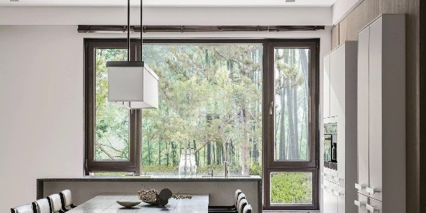 哪個廠家的鋁包木門窗好，價(jià)格怎么樣