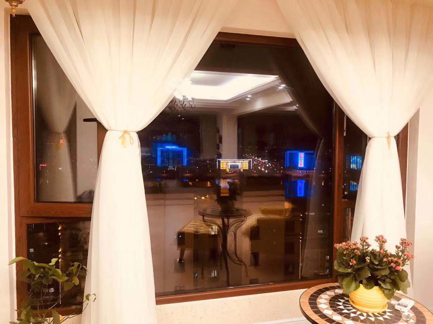 內開內倒鋁包木窗 內開內倒鋁包木窗