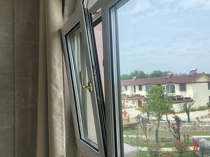 定制隔音鋁包木門窗展示