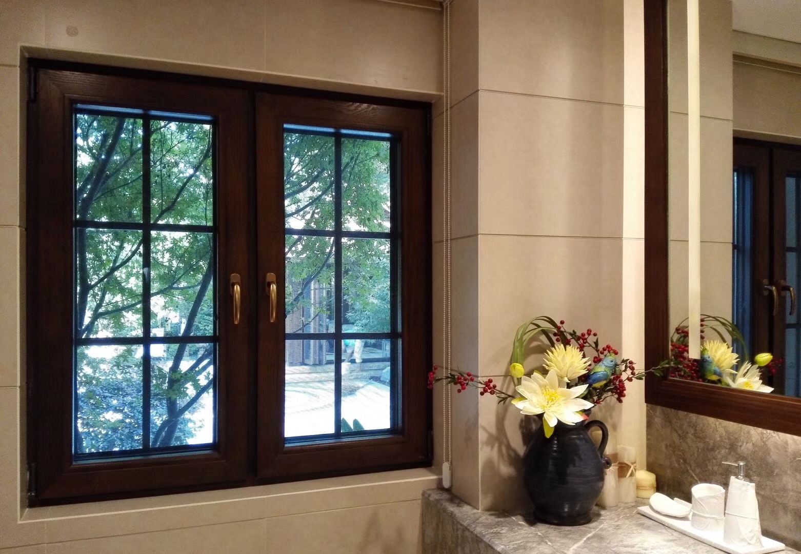 節(jié)能鋁包木門窗